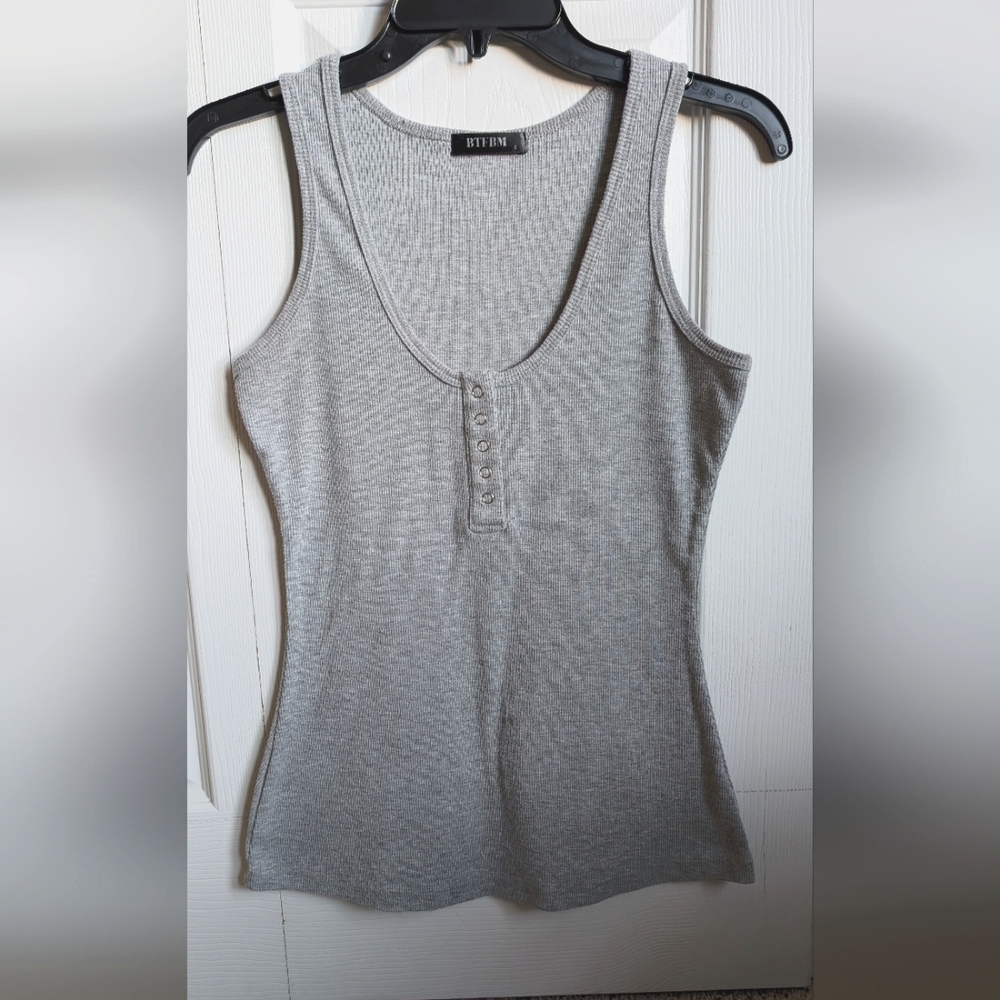 BYER Women's Gray Buttoned Tank Top
